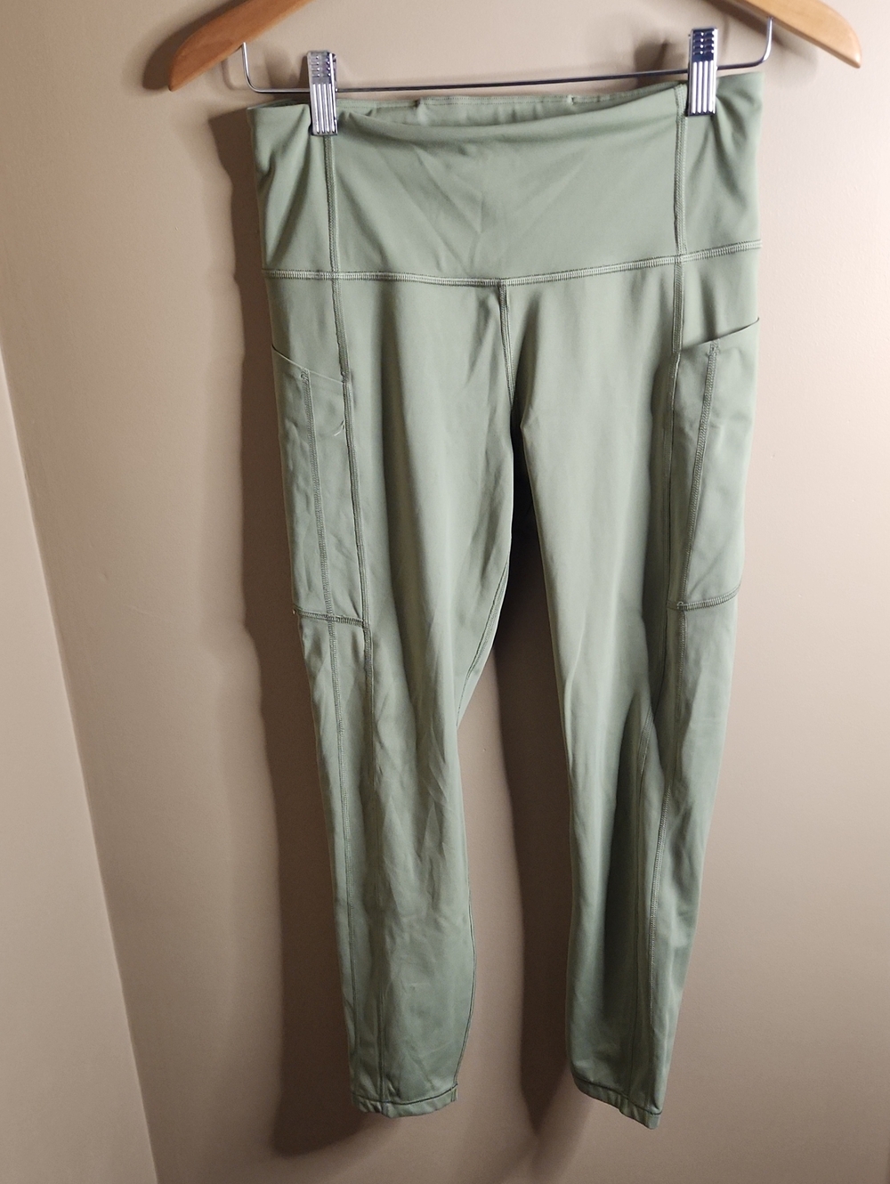 Athleta Ultra High-Rise Elation 7/8 Tight in Sage Green. Size M